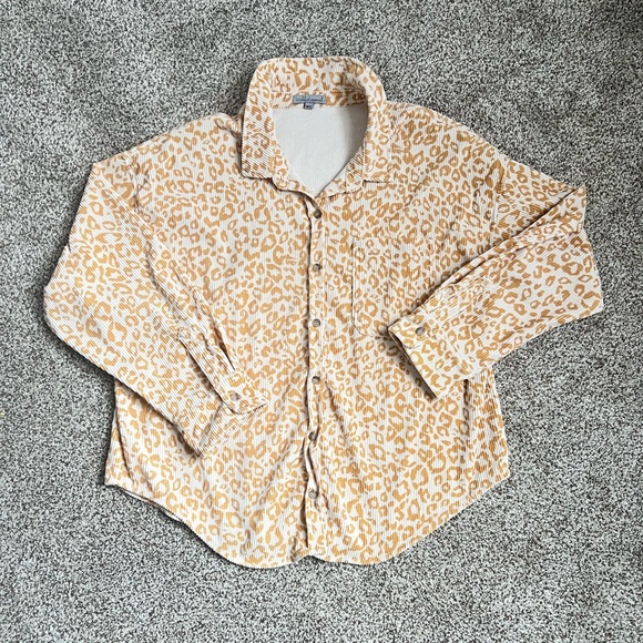 Wishlist Apparel Tops - Wishlist Apparel Leopard Print Button Down Shirt size M/L